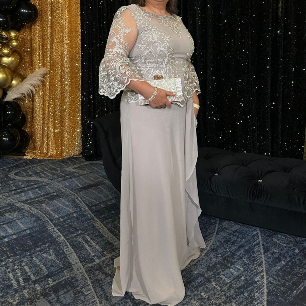 LE BOS   Elegant Lace Overlay Gown